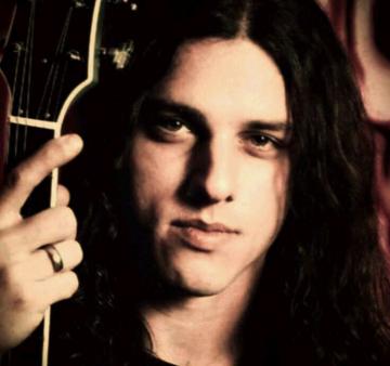 CHUCK SCHULDINER ΕΝΑ ΠΡΟΣΩΠΟ, ΕΝΑΣ ΘΡΥΛΟΣ, ΑΜΕΤΡΗΤΕΣ ΝΟΤΕΣ