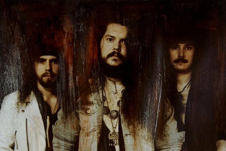 CHALICE: NTEΜΠΟΥΤΟ ΜΕ ΤΙΤΛΟ "TREMBLING CROWN"