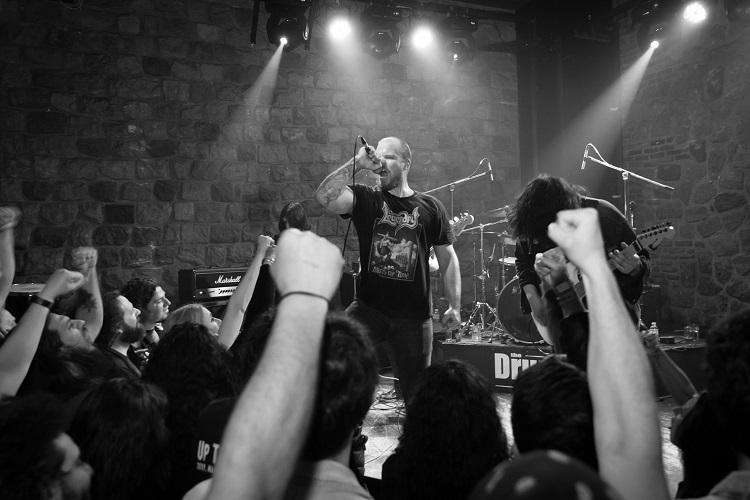 ETERNAL CHAMPION: TRACKLIST, ΠΡΩΤΟ SINGLE KAI EΞΩΦΥΛΛΟ ΤΟΥ ΝΕΟΥ ΑΛΜΠΟΥΜ