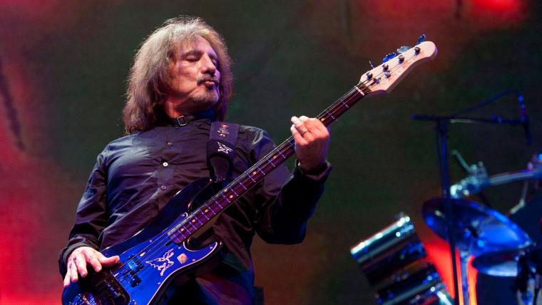 GEEZER BUTLER: ΕΠΑΣΧΑ ΑΠΟ ΜΗ ΔΙΑΓΝΩΣΜΕΝΗ ΚΑΤΑΘΛΙΨΗ ΟΤΑΝ ΕΓΡΑΨΑ ΤΟΥΣ ΣΤΙΧΟΥΣ ΤΟΥ PARANOID