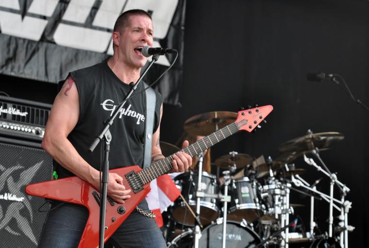 O JEFF WATERS ΑΠΟΚΑΛΕΙ ΤΟΥΣ ANNIHILATOR SOLO PROJECT ΣΤΟ ΠΑΡΑΣΚΗΝΙΟ ΚΑΙ ΤΟ ΣΤΟΥΝΤΙΟ 
