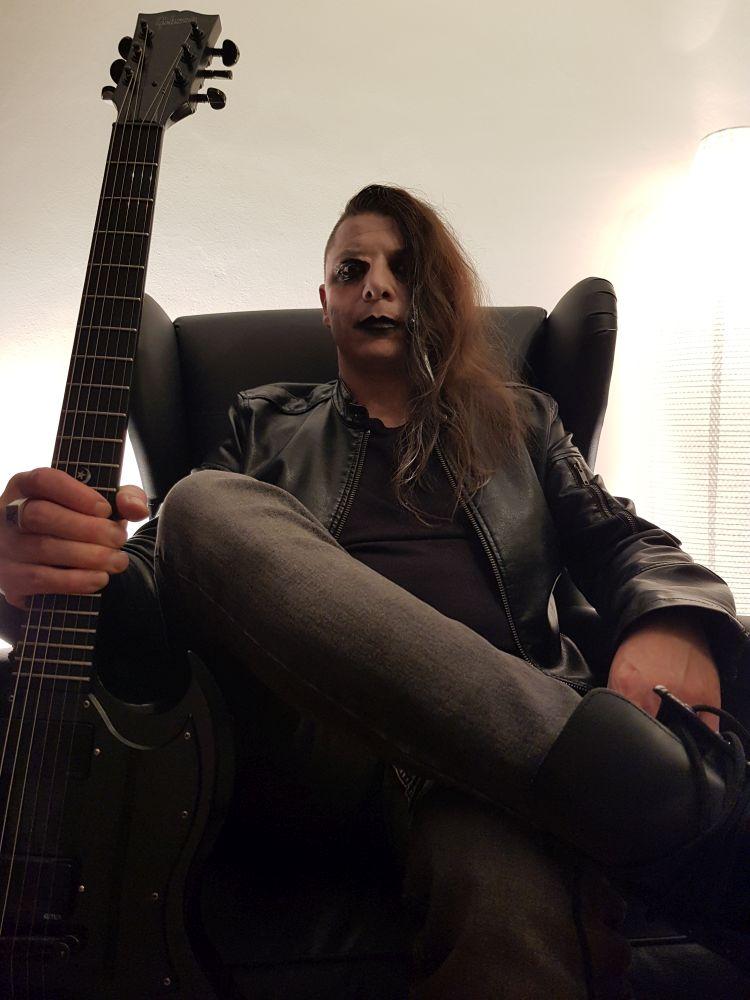 SKRYLLS: Όταν ο Θάνατος Συναντά τη Ζωή (Και το Metal)