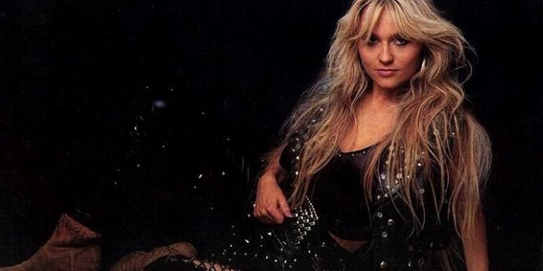 DORO: ΣΤΟ METAL ΜΕΤΡΑΕΙ Η ΚΑΡΔΙΑ