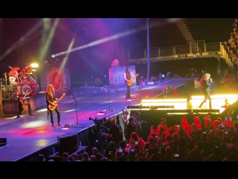WHITESNAKE - FAN-FILMED VIDEO OF ENTIRE LONDON SHOW STREAMING
